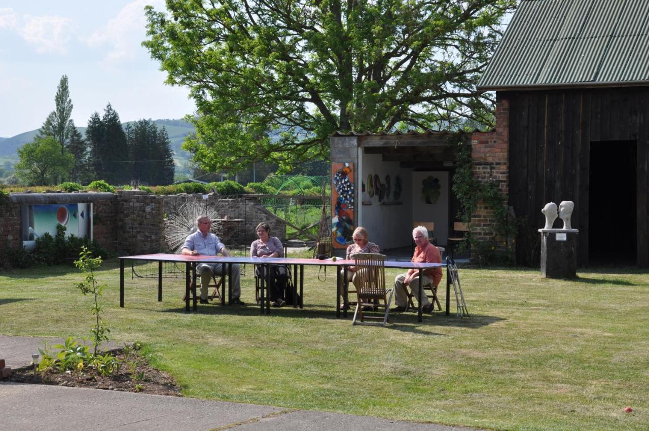 Mid Wales Arts B&B Caersws エクステリア 写真